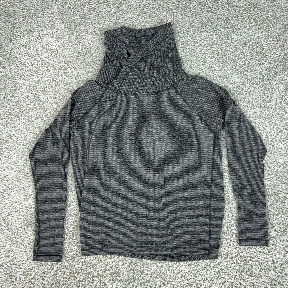 Lululemon Shirt Womens Medium Gray‎ Long Sleeve Cowl Neck Striped Yoga Gym Run